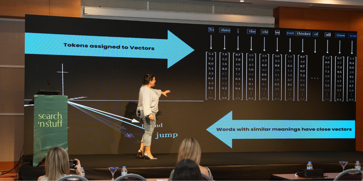 Judith Lewis presenting “AI-enhanced SEO Reporting for Smarter Strategic Insights” on stage at Search ’n Stuff Antalya 2025 conference.