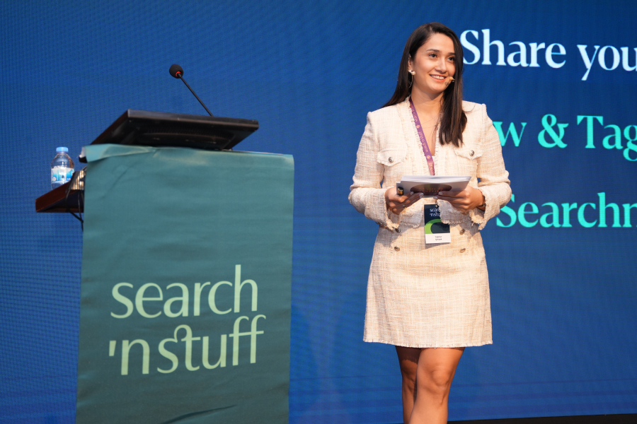 Yagmur Simsek delivering the opening keynote at Search ’n Stuff Antalya 2025 conference.